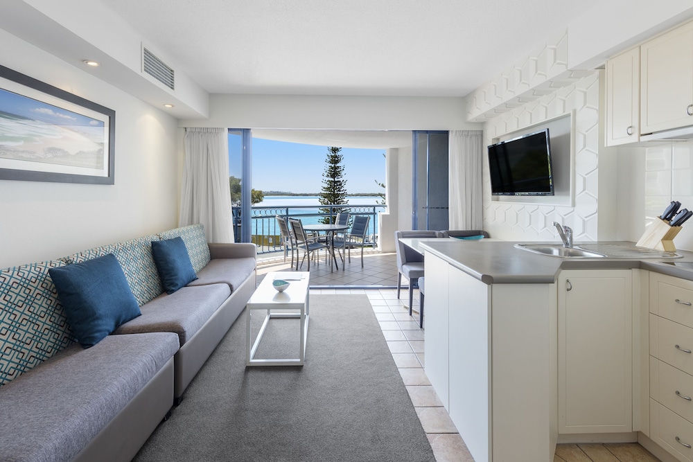 Ramada Resort by Wyndham Golden Beach 30/40