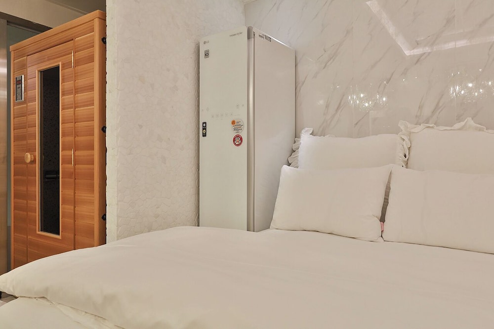 Hotel February Dongdaegu 18/49