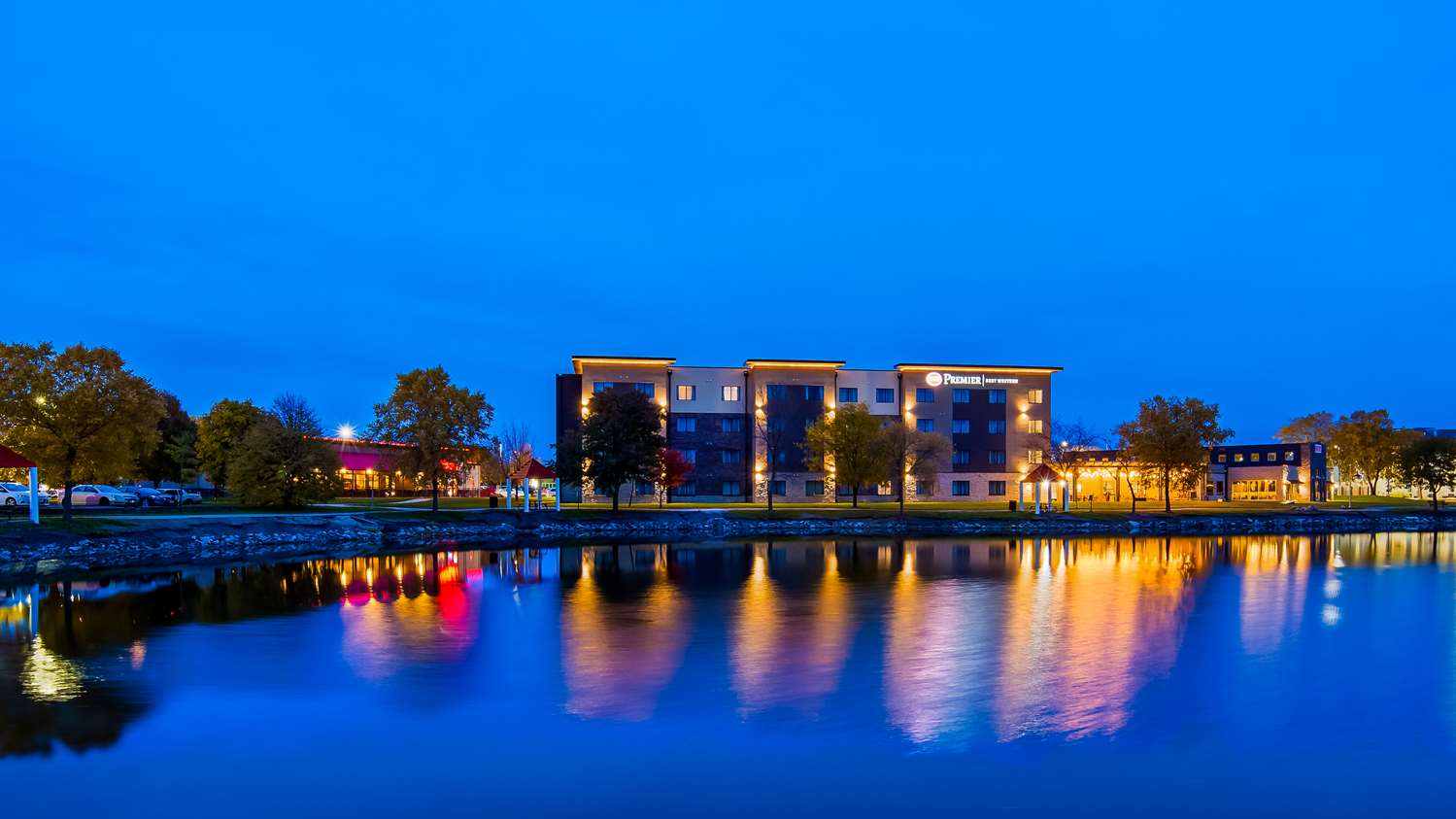 Best Western Premier Ankeny Hotel 40/43