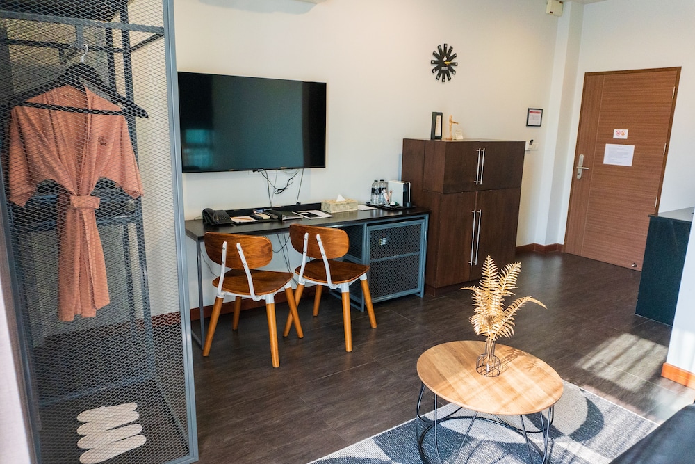 Wealth Boutique Hotel 65/71