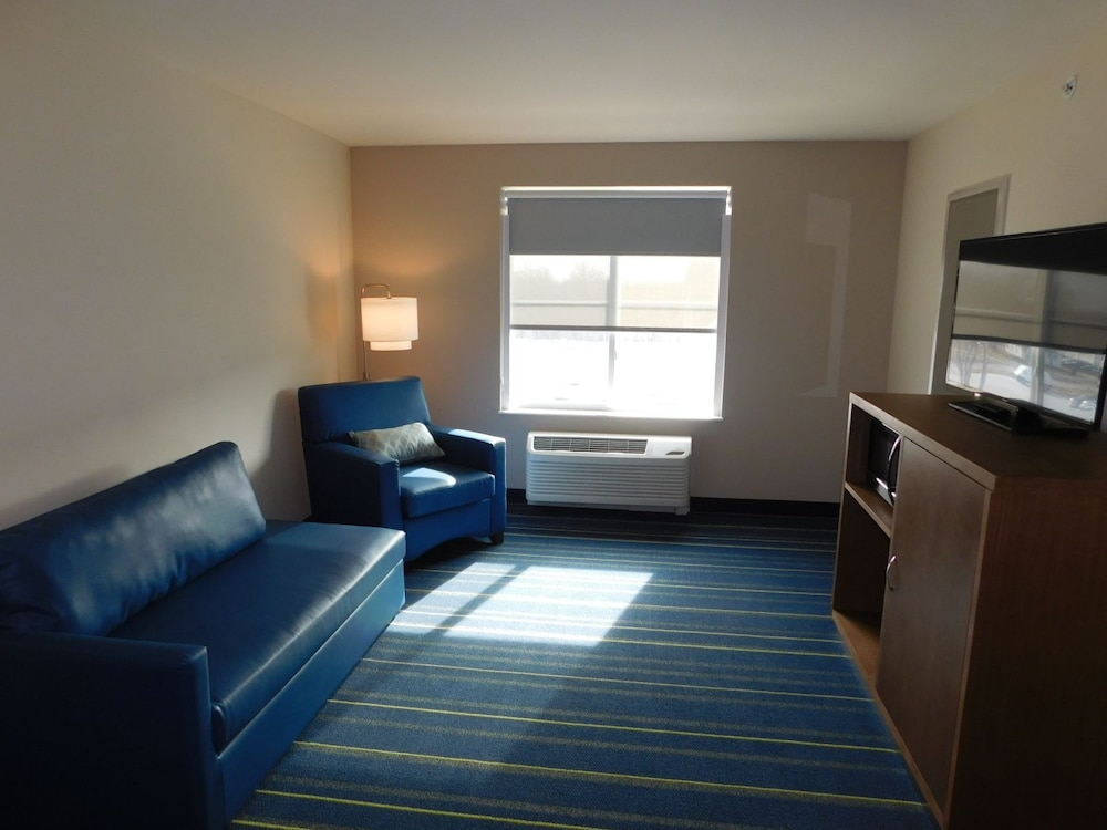 Days Inn & Suites by Wyndham Kearney 48/61