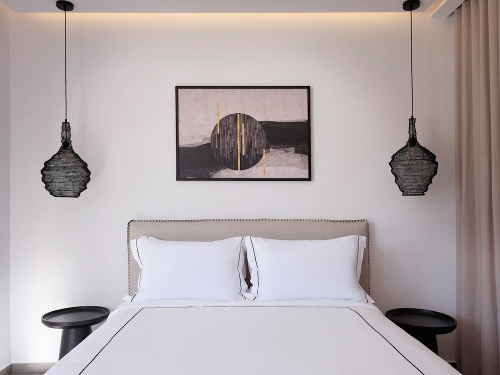 SUN, SUITE, PRIVATE POOL