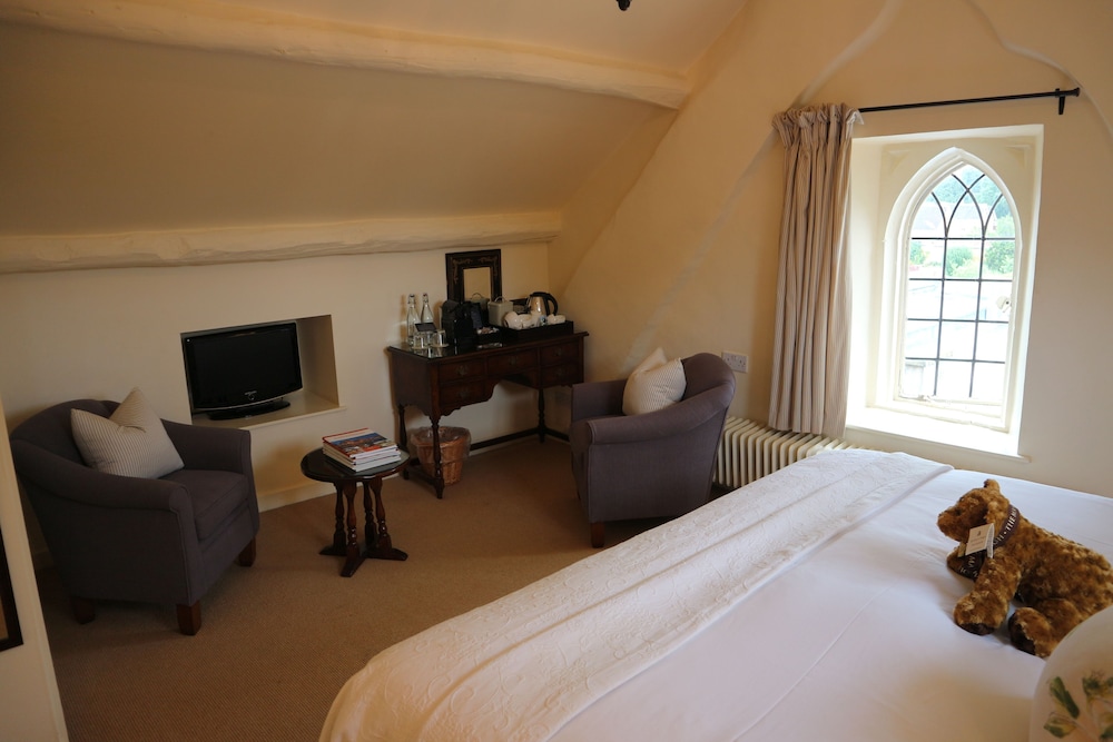 The Manor House 12/66