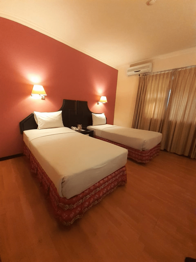 Standard, Twin Beds