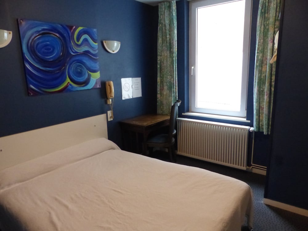 Hotel Victor Hugo 11/45
