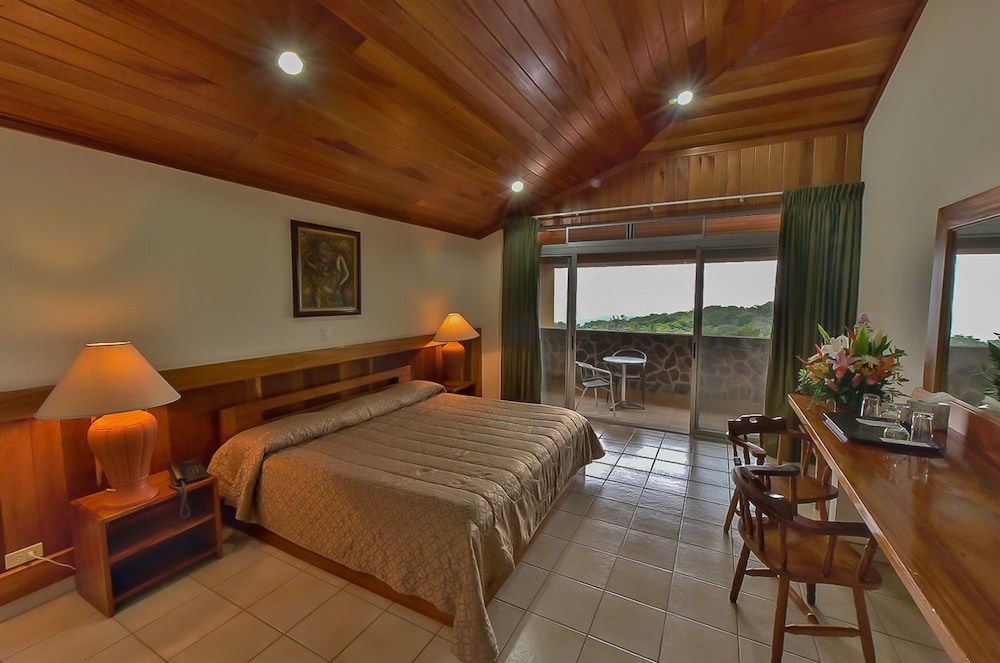 غرفة سوبيريور بسريرين مزدوجين بإطلالة على الحديقة بشرفة، Hotel de Montana Monteverde 4/7