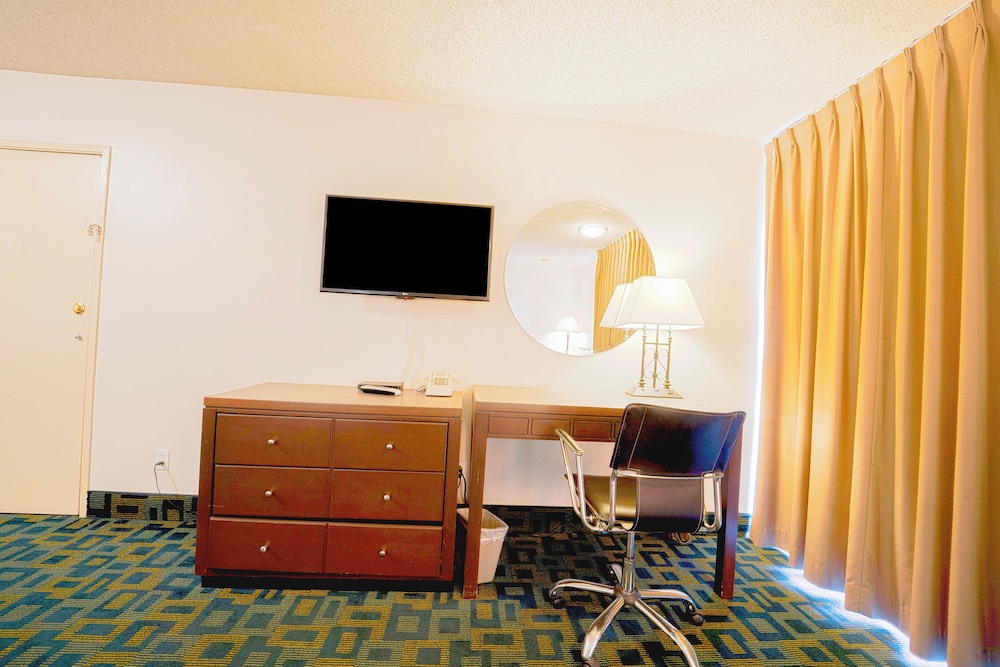 Royal Plaza Inn Indio 10/61