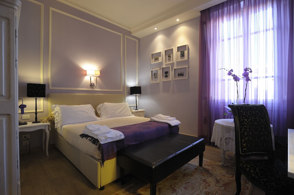 ROOM, DOUBLE BED, DUOMO VIEW, ANNEX