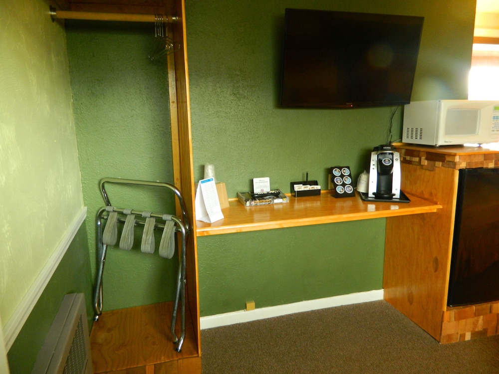 Country Motor Inn 46/64