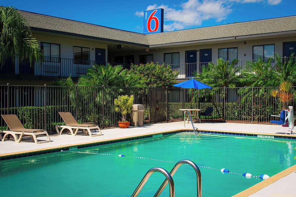 Motel6 Lantana/West Palm Beach, FL 54/60