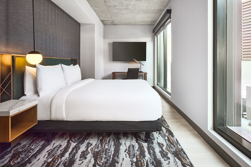 استوديو بسرير كينج لذوي الإعاقة، Apiary Hotel Belleview Station 3/5