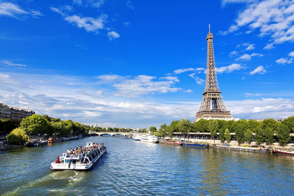 PREMIERE CLASSE PARIS OUEST - NANTERRE - LA DEFENSE 32/33