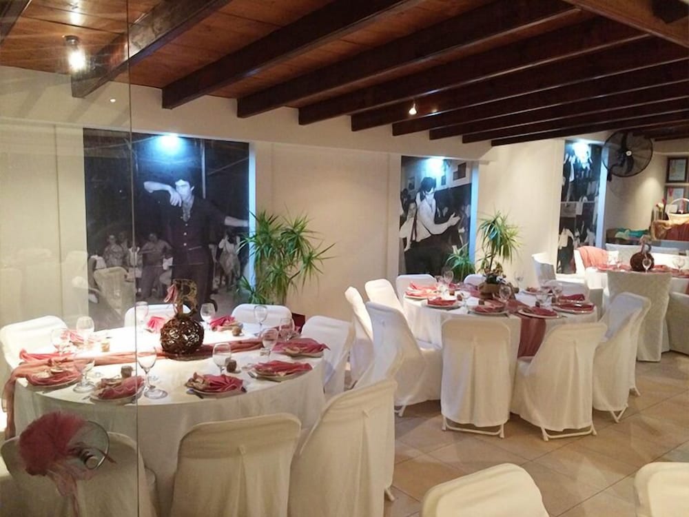 Terezas Hotel 50/50