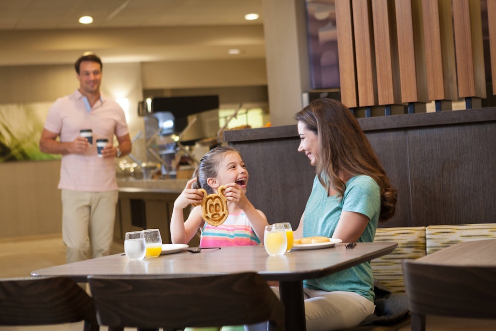 SpringHill Suites by Marriott Orlando Lake Buena Vista in the Marriott Village 7/58