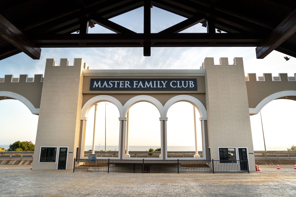 Master Family Club Side in CENGER