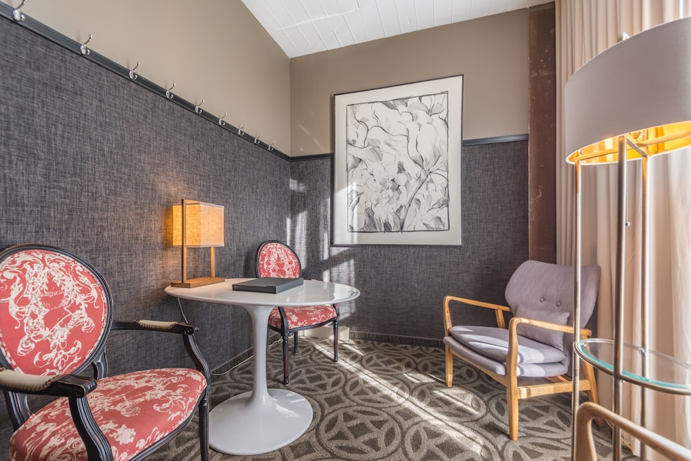 Proximity Hotel 26/71