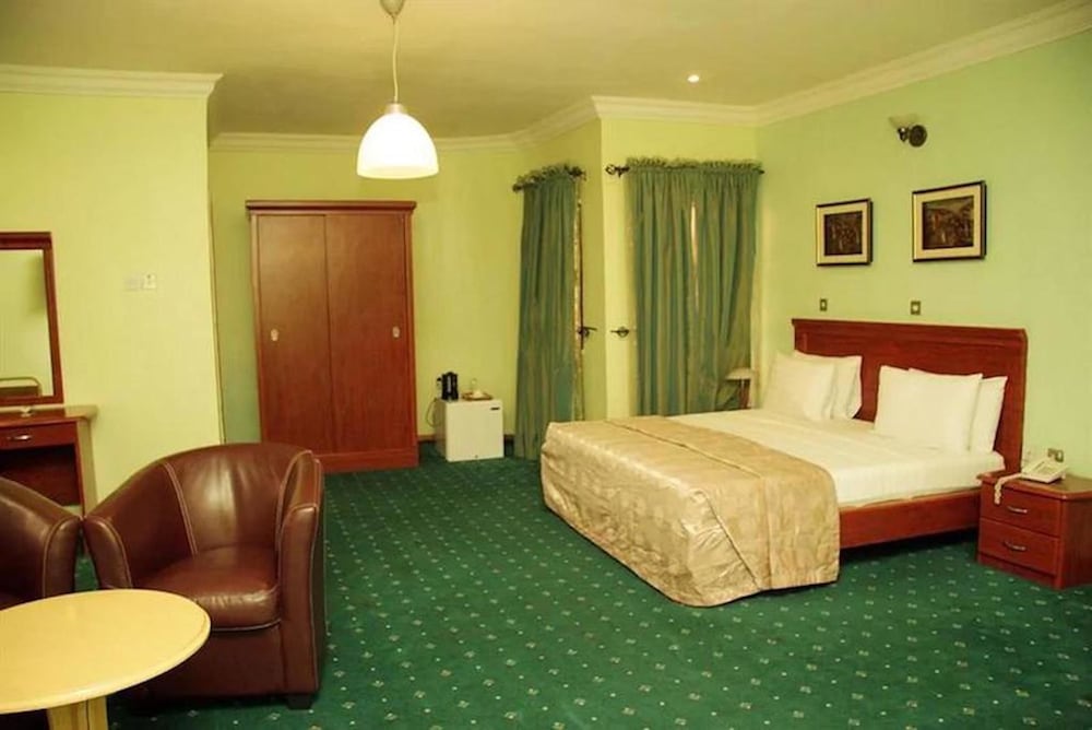 Solitude Hotel Victoria Island 10/30
