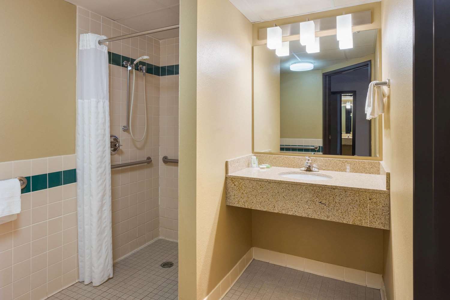 Americinn By Wyndham Hartford Wi 9/9