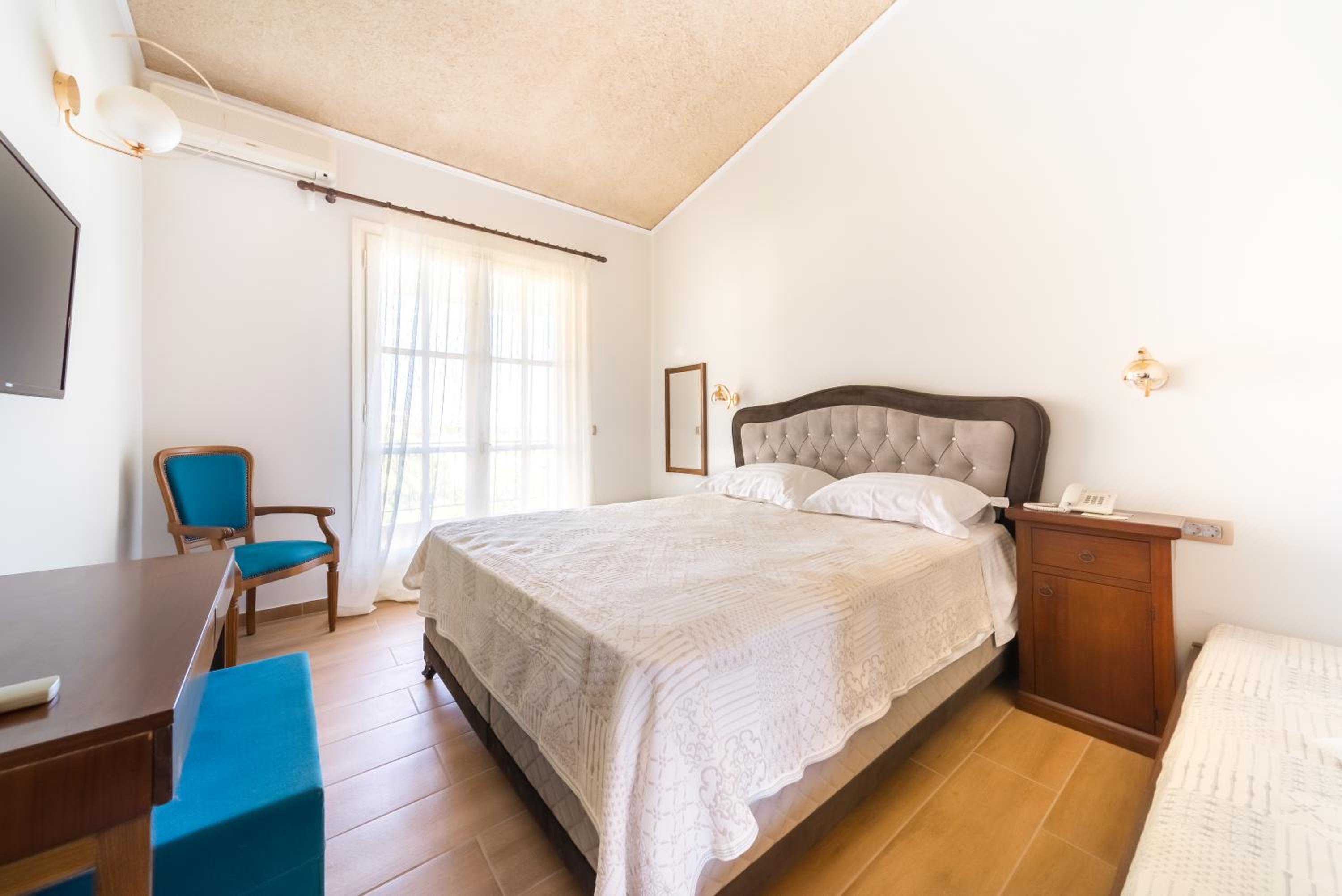 غرفة ديلوكس بسرير مزدوج بإطلالة على البحر، Hotel Agia Markella 4/10