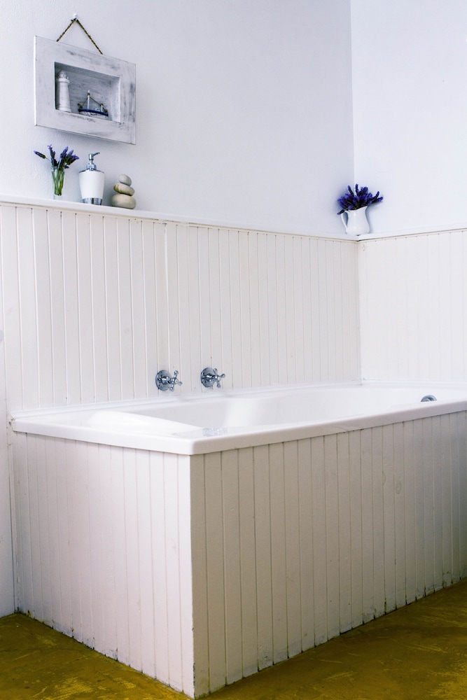 Albatross Guest House 3/68