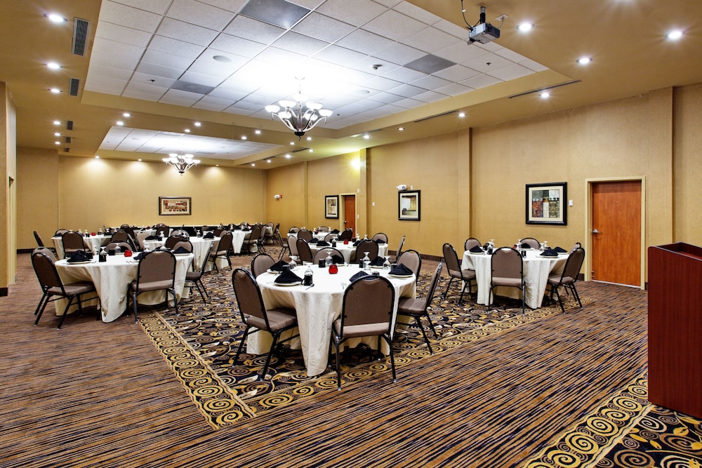 Holiday Inn Batesville 38/39
