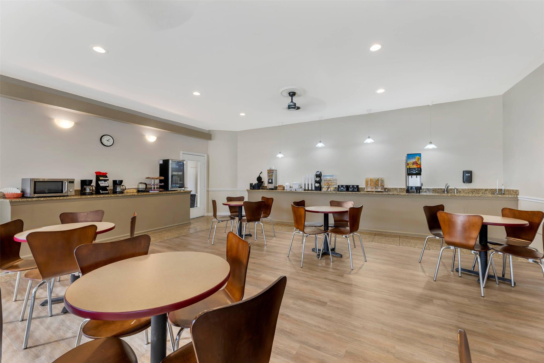 Rodeway Inn Lyons - La Grange 26/35