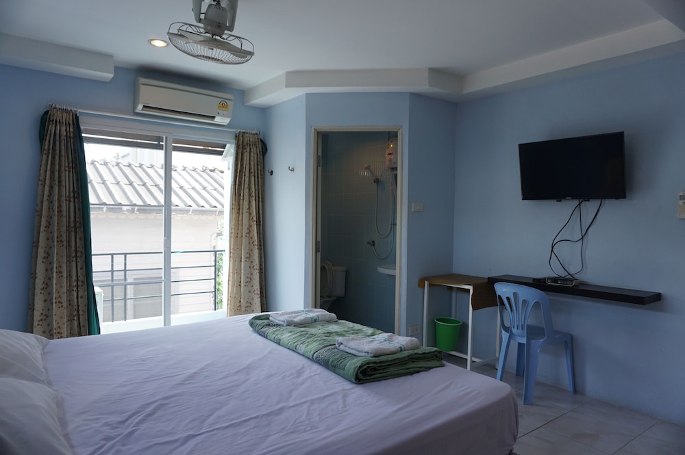 ROOM, DOUBLE BED