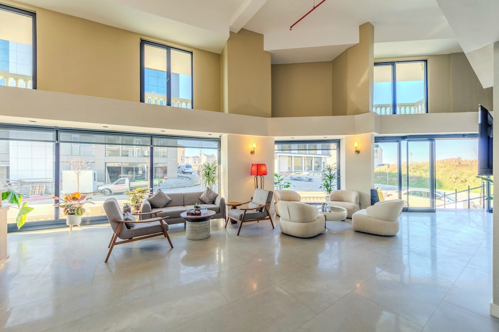 Nenessa Airport Hotel 35/46