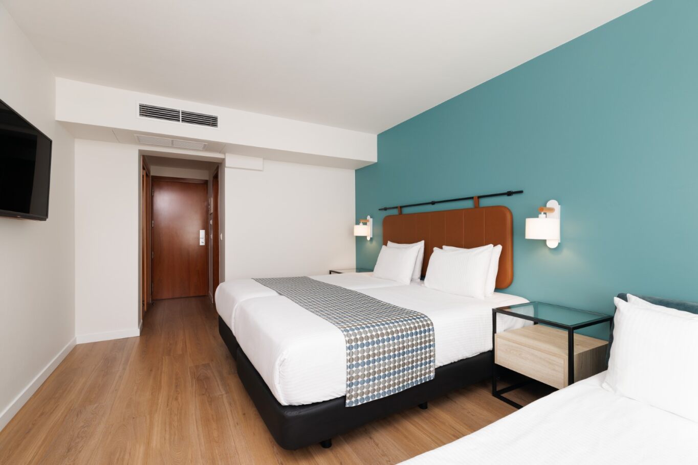 Room, Triple