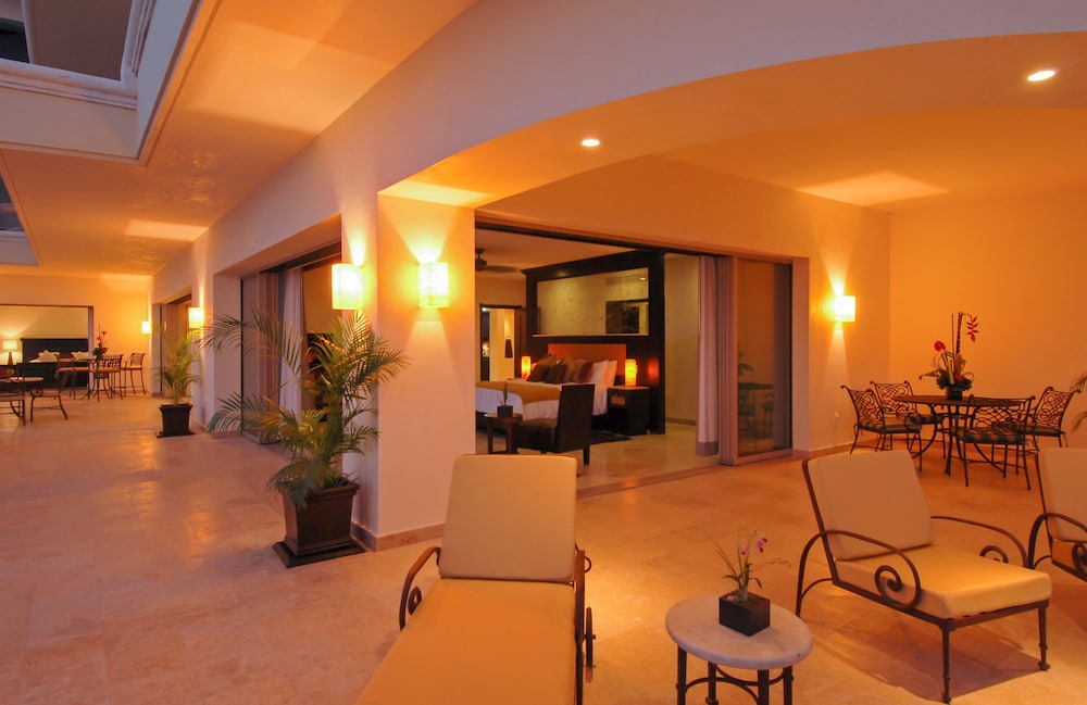 Garza Blanca Residences 65/74