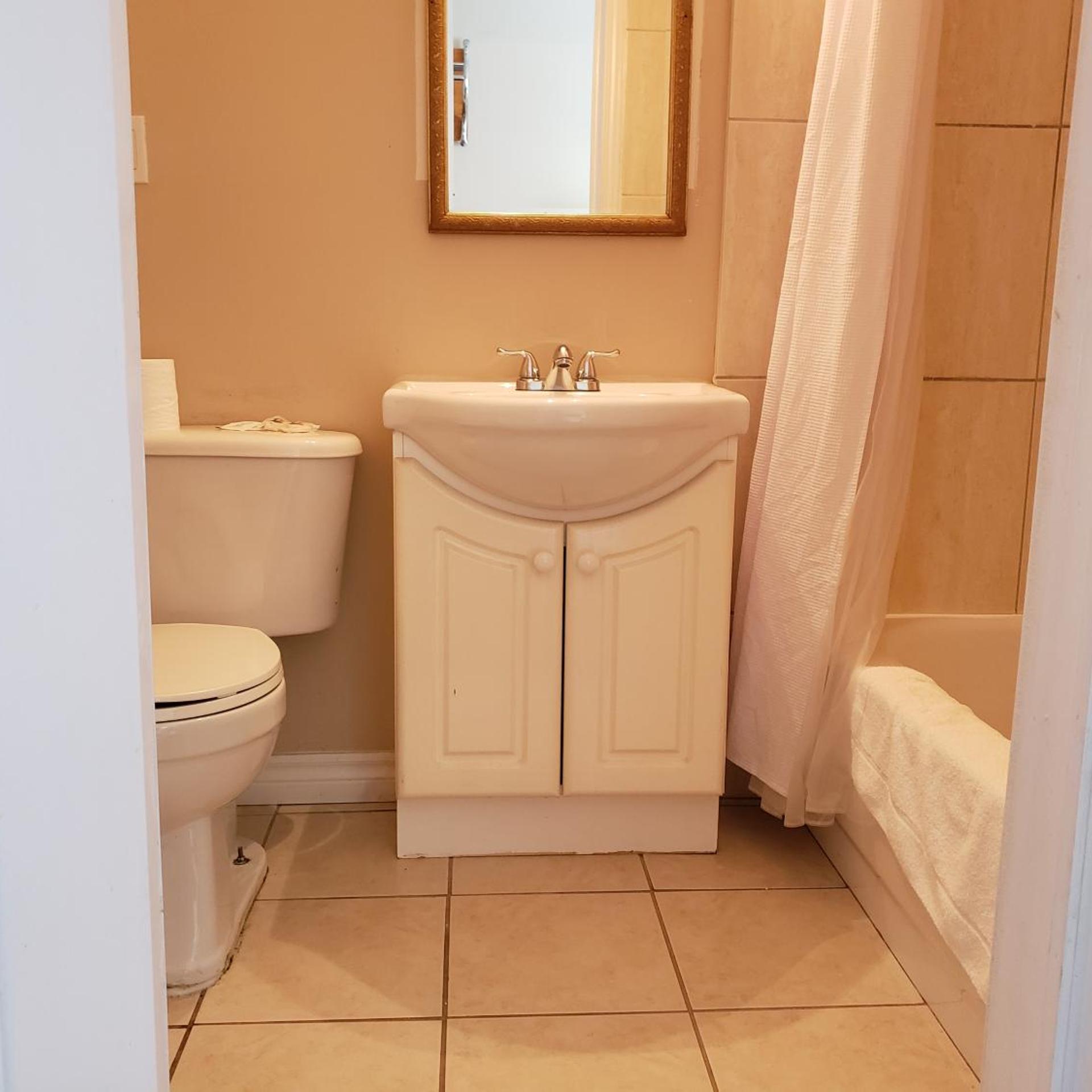 Regency Inn & Suites 32/33