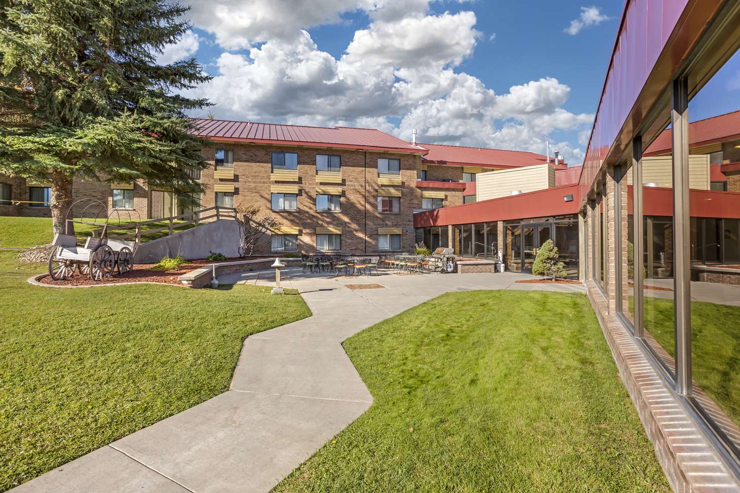 Best Western Plus Landmark Inn 37/38