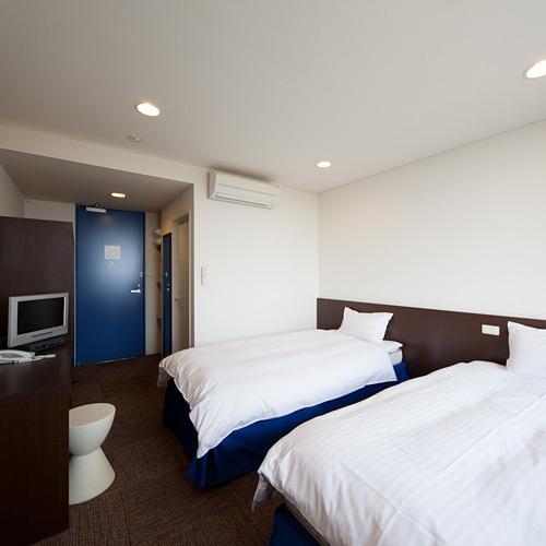 Smoking, Twin Beds, New Wing