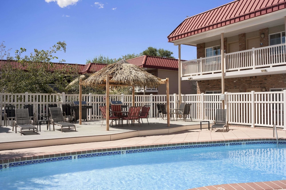 Days Inn by Wyndham Montrose image