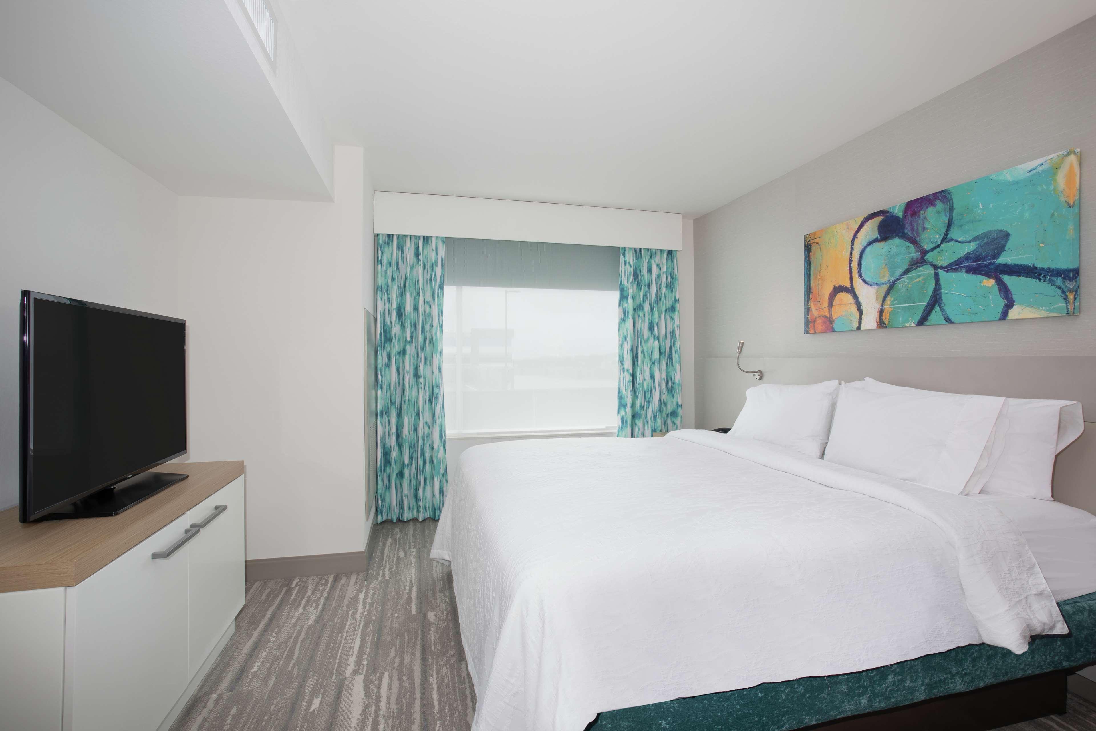 JUNIOR SUITE, KING BED