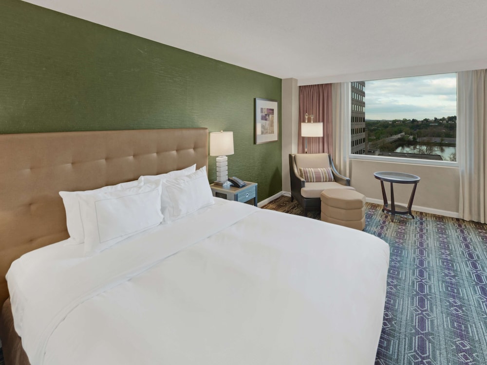 ROOM, KING BED, ACCESSIBLE