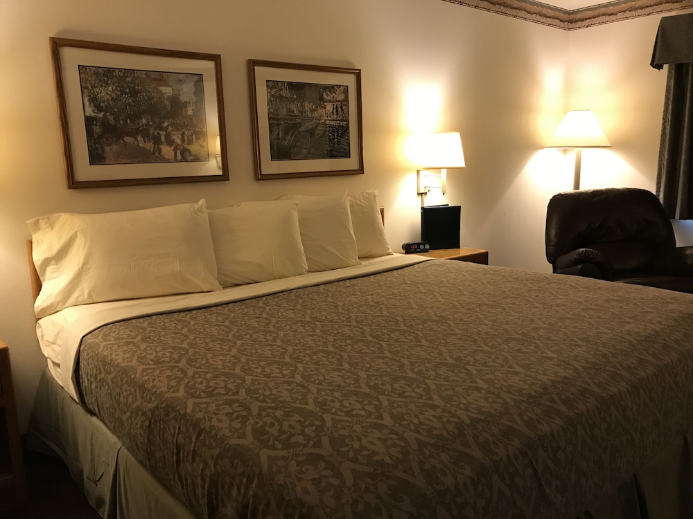 Fairbridge Inn Suites In Thorp Wi 13/47