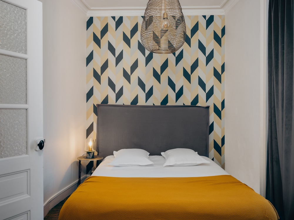2 BEDROOMS, APARTMENT