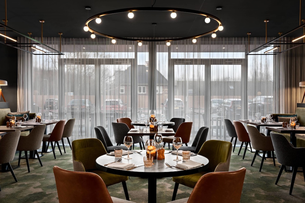 RENAISSANCE AMSTERDAM SCHIPHOL AIRPORT HOTEL 27/36