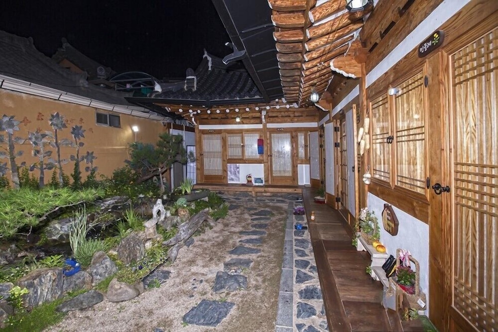Happiness Full Hanok Guesthouse Jeonju 24/53