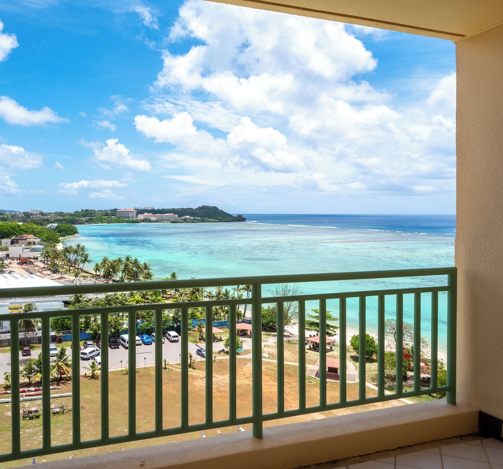 Holiday Resort And Spa Guam 84/86