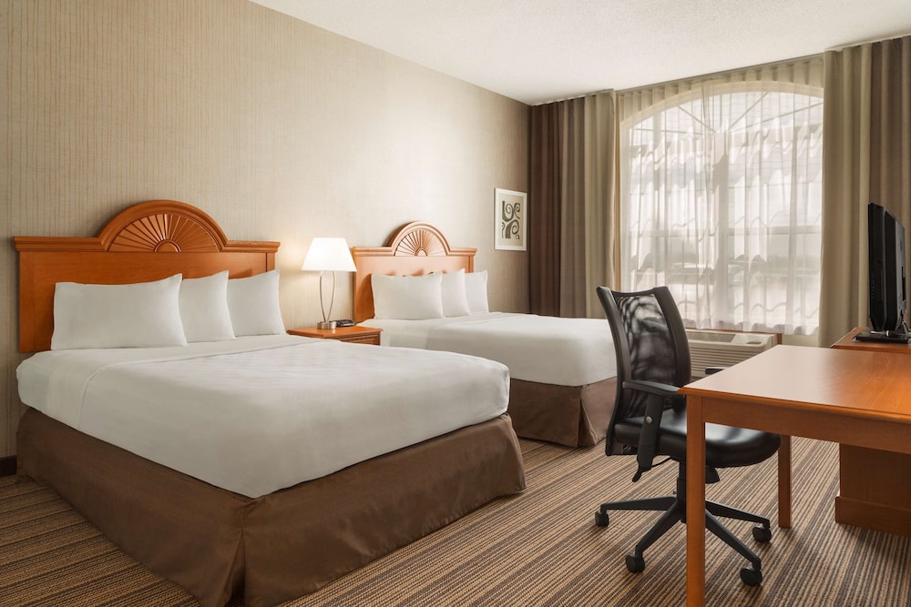 Country Inn & Suites by Radisson, Findlay, OH 8/19