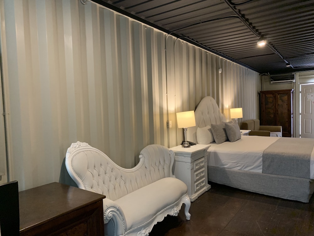 Container Inn 39/79