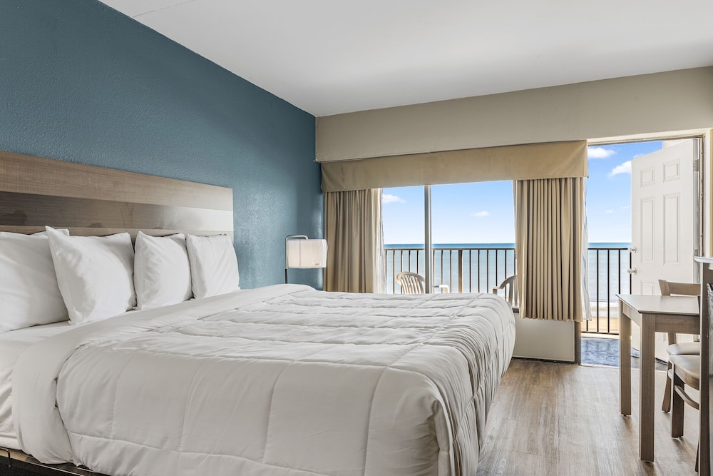 ROOM, KING BED, OCEAN FRONT