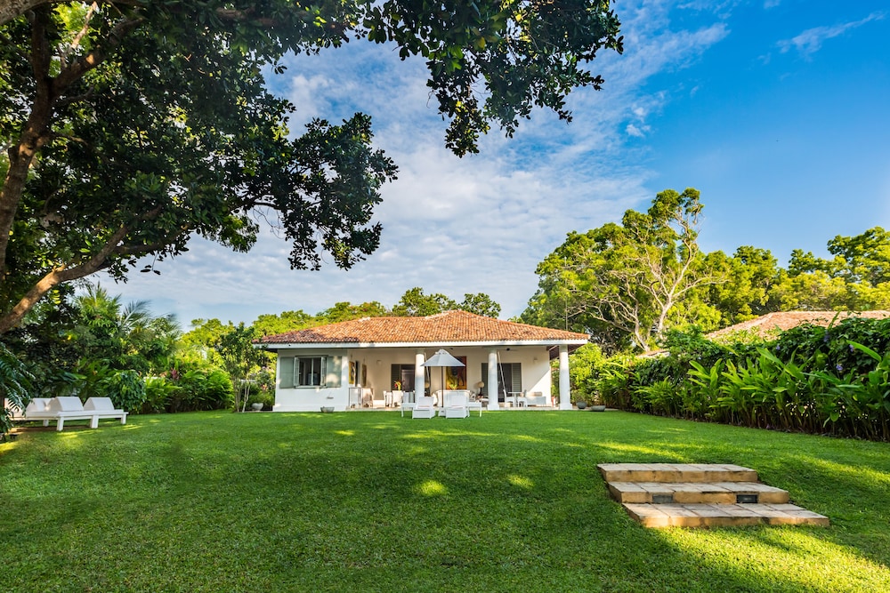 Taru Villas Mawella 40/50