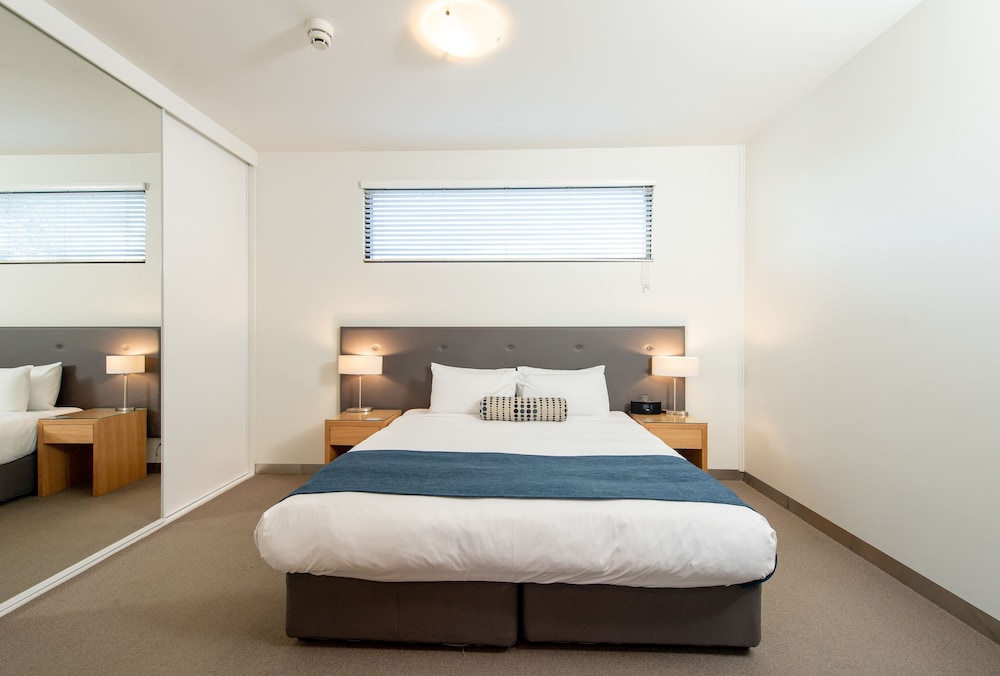 MAWSON LAKES HOTEL 19/64