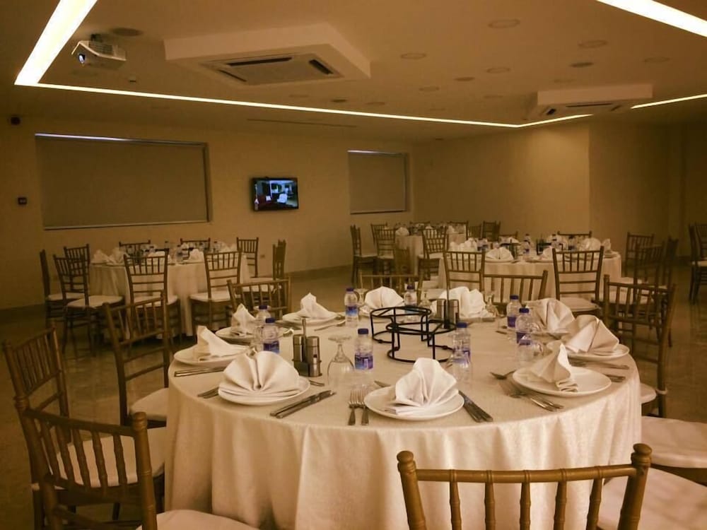 CITY ROSE HOTEL SUITES 52/67