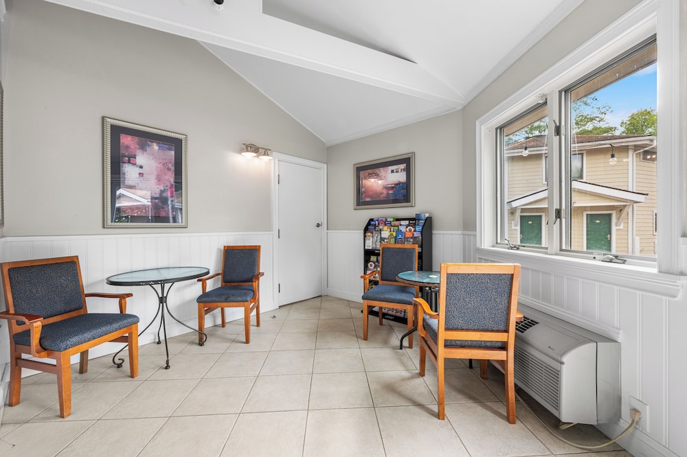 Cedar Park Whirlpool Suites 39/61