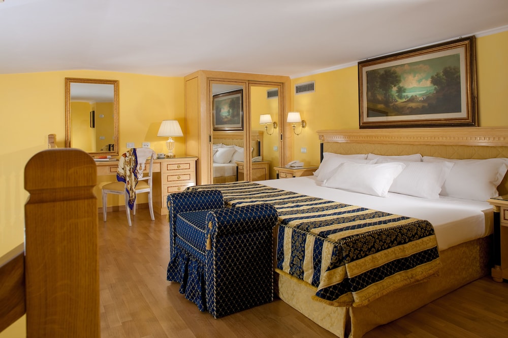 DELUXE, SUITE, SEA VIEW