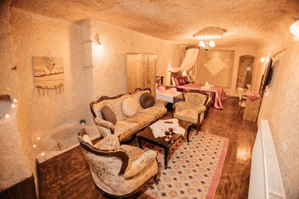 Amor Cave House 45/50